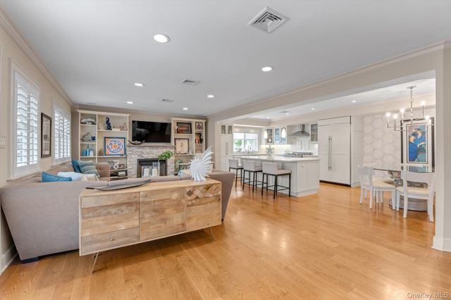 625 W Walnut Street, Long Beach, NY 11561