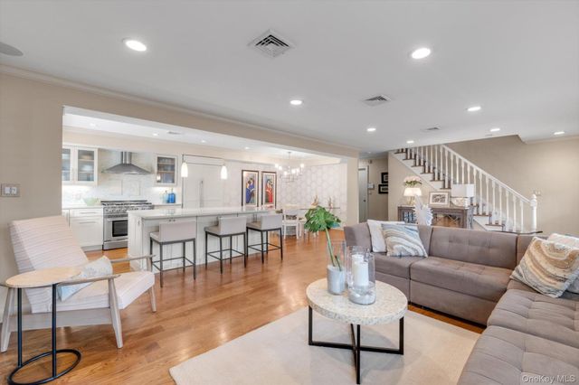 625 W Walnut Street, Long Beach, NY 11561
