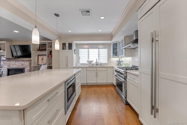 625 W Walnut Street, Long Beach, NY 11561