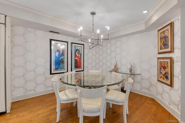 625 W Walnut Street, Long Beach, NY 11561