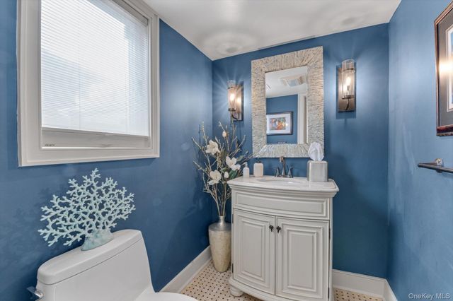 625 W Walnut Street, Long Beach, NY 11561