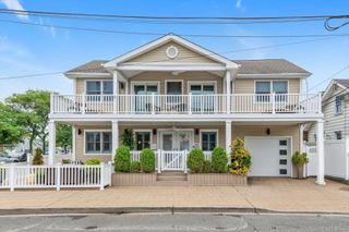 625 W Walnut Street, Long Beach, NY 11561