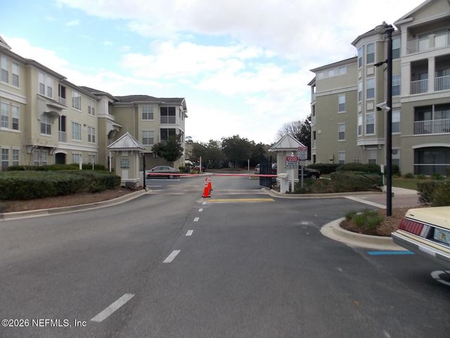 8290 GATE Parkway W 916, Jacksonville, FL 32216