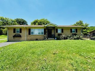 922 N 3rd St, Pulaski, TN 38478