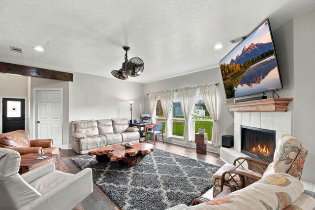2627 Avenue L, Santa Fe, TX 77510
