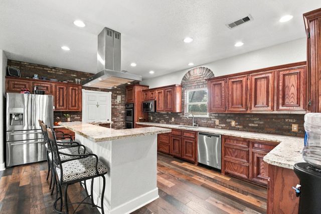 2627 Avenue L, Santa Fe, TX 77510
