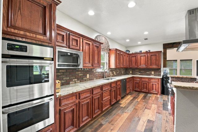 2627 Avenue L, Santa Fe, TX 77510