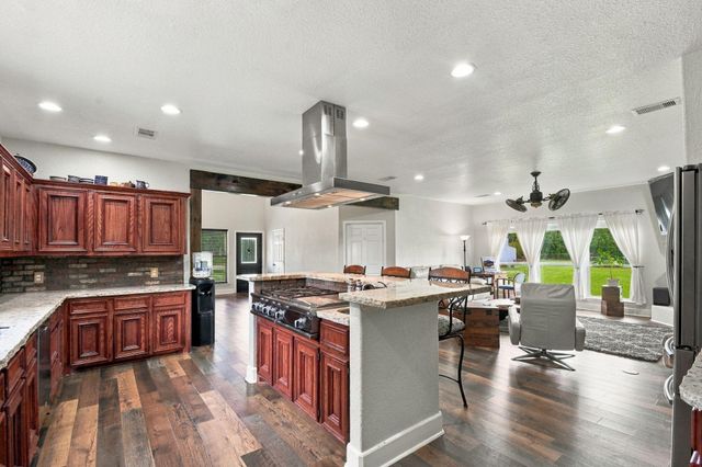 2627 Avenue L, Santa Fe, TX 77510