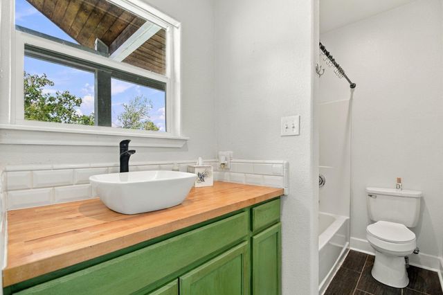 2627 Avenue L, Santa Fe, TX 77510