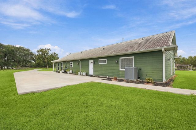 2627 Avenue L, Santa Fe, TX 77510