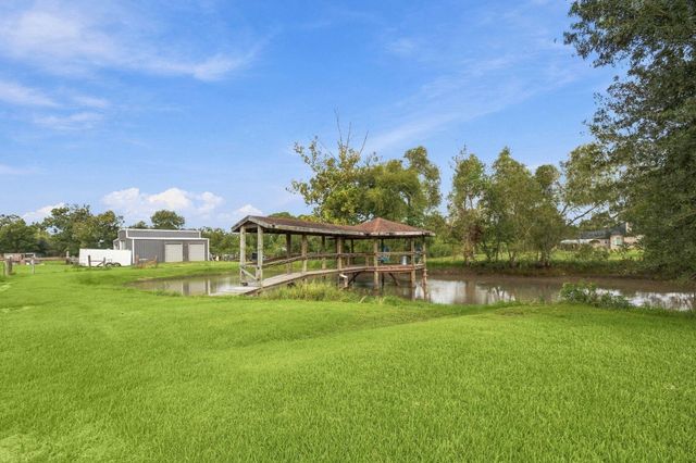 2627 Avenue L, Santa Fe, TX 77510