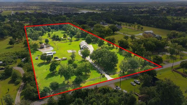 2627 Avenue L, Santa Fe, TX 77510