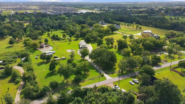 2627 Avenue L, Santa Fe, TX 77510