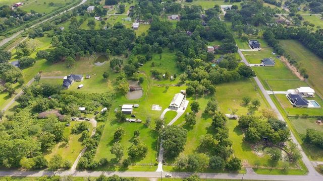 2627 Avenue L, Santa Fe, TX 77510
