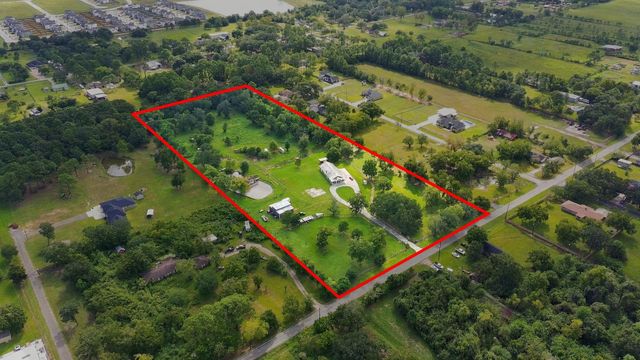 2627 Avenue L, Santa Fe, TX 77510
