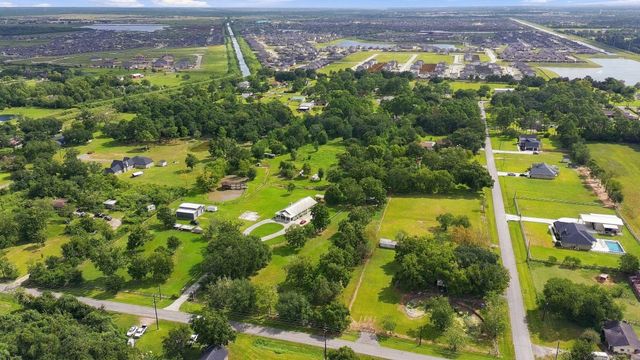 2627 Avenue L, Santa Fe, TX 77510