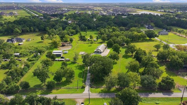 2627 Avenue L, Santa Fe, TX 77510