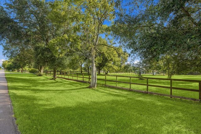 2627 Avenue L, Santa Fe, TX 77510