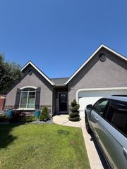 6674 W Hailey Drive, Fresno, CA 93722