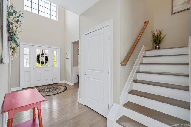 20 Dogwood Lane, East Moriches, NY 11940