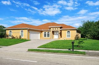 1711 SE Airoso Blvd, Port St. Lucie, FL 34984