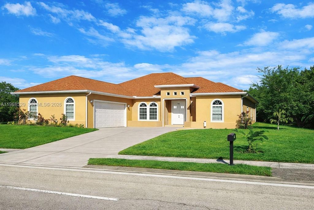 1711 SE Airoso Blvd, Port St. Lucie, FL 34984