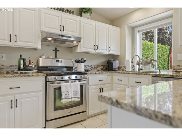 22073 Ne SHAVER Ct, Fairview, OR 97024