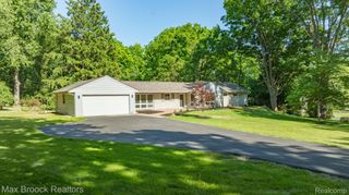 6041 EASTMOOR Road, Bloomfield Charter Township, MI 48301