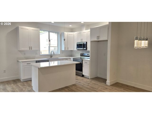 12453 Se Harold St, Portland, OR 97236