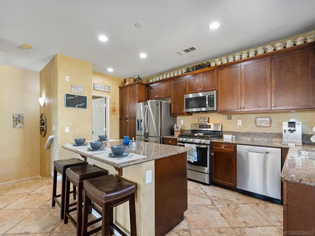 1412 Calabria, Santee, CA 92071