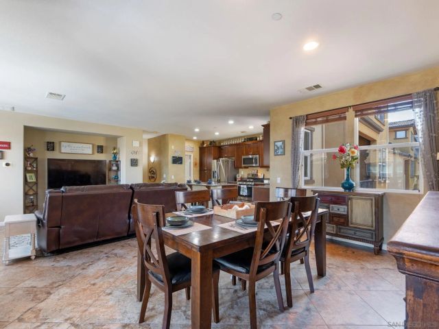 1412 Calabria, Santee, CA 92071