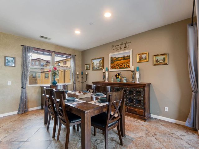 1412 Calabria, Santee, CA 92071