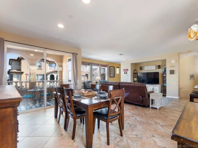 1412 Calabria, Santee, CA 92071