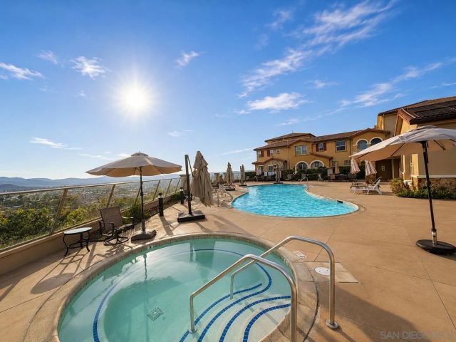 1412 Calabria, Santee, CA 92071