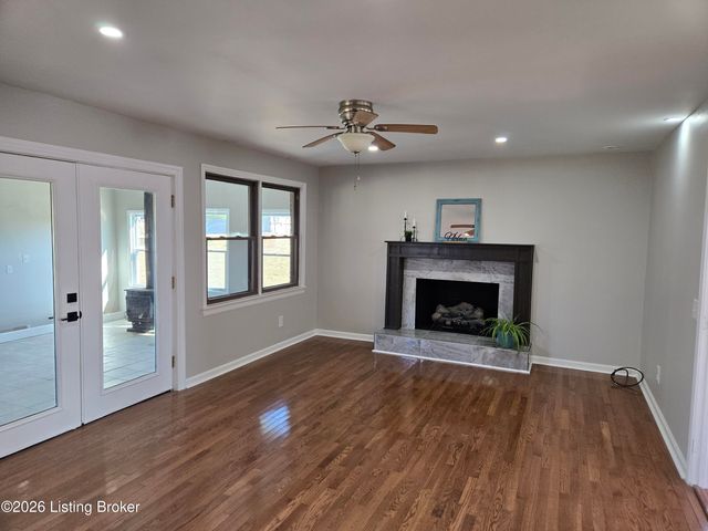 225 Donna Ave, Taylorsville, KY 40071