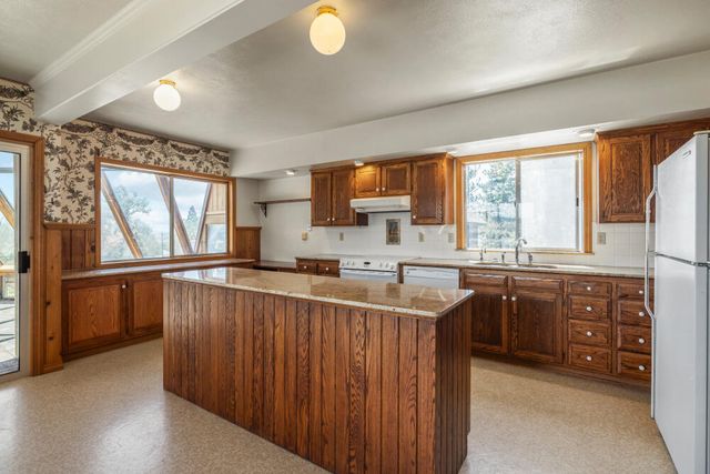 910 Laurel Street, Klamath Falls, OR 97601