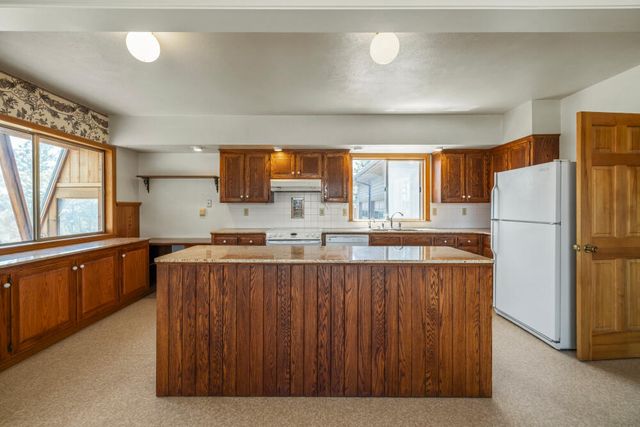 910 Laurel Street, Klamath Falls, OR 97601