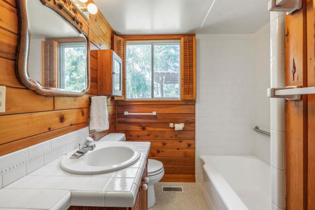 910 Laurel Street, Klamath Falls, OR 97601