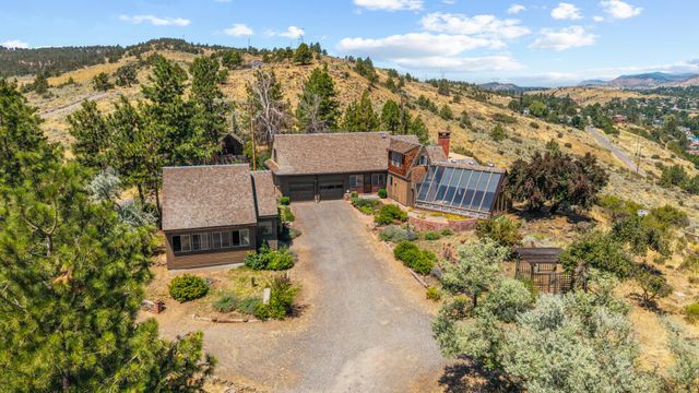 910 Laurel Street, Klamath Falls, OR 97601