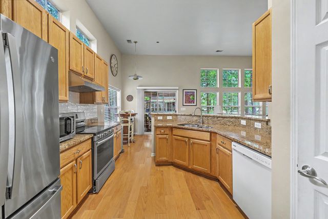 561 Pointe Of Oaks Road, Summerville, SC 29485