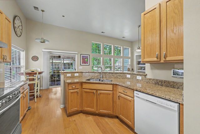 561 Pointe Of Oaks Road, Summerville, SC 29485
