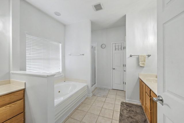 561 Pointe Of Oaks Road, Summerville, SC 29485