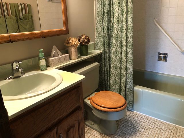 11277 S Roberts Road S E, Palos Hills, IL 60465