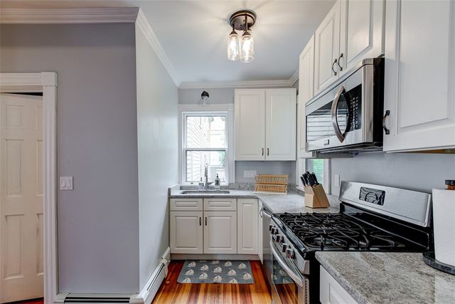 7 Division Street, Newport, RI 02840