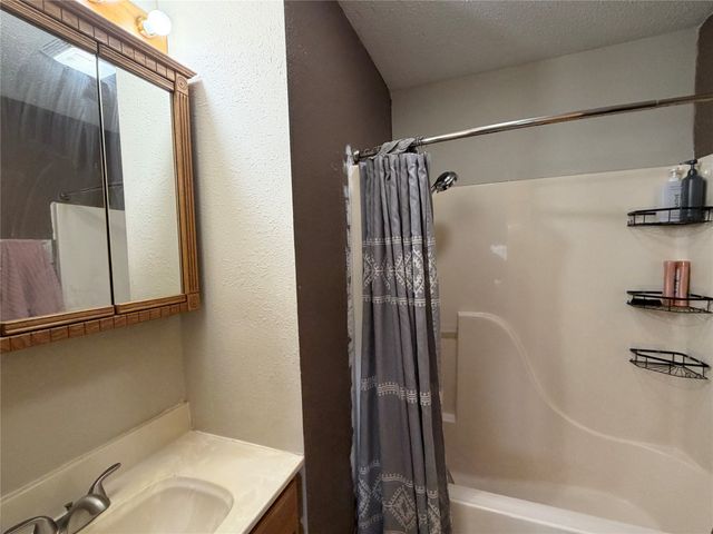 716 S 5th Avenue E, Newton, IA 50208
