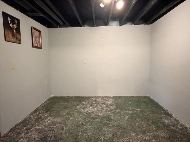 716 S 5th Avenue E, Newton, IA 50208