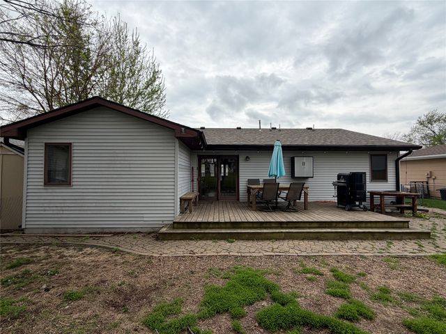 716 S 5th Avenue E, Newton, IA 50208