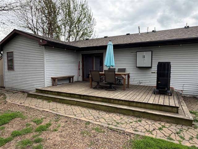 716 S 5th Avenue E, Newton, IA 50208
