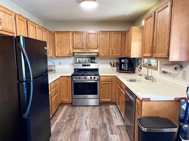716 S 5th Avenue E, Newton, IA 50208