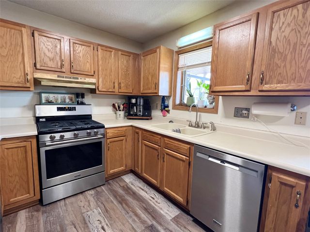 716 S 5th Avenue E, Newton, IA 50208